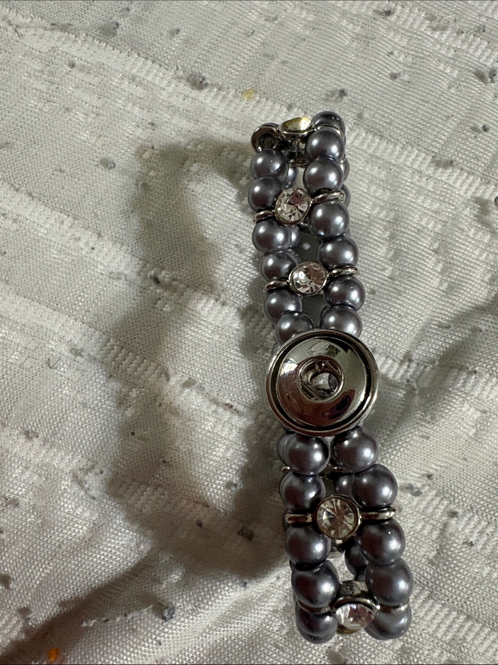 Elegant Silver Pearl Bracelet using small snaps. With jewels. Stretchy bracelet - Picture 4 of 7
